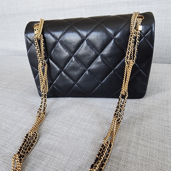 Chanel flap bag - Picture 10 of 16
